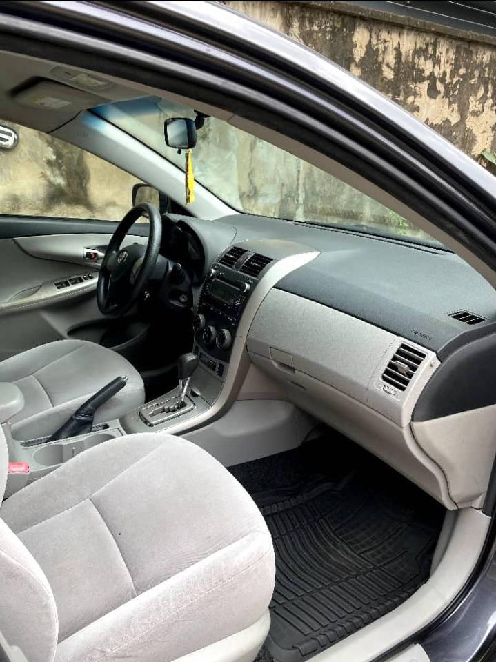 A picture of Toyota Corolla 2012 toks