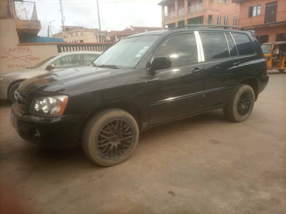 A picture of TOYOTA HIGHLANDER DIRECT 2004