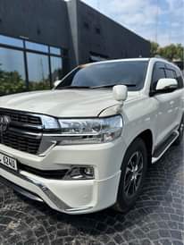 A picture of TOYOTA LAND CRUISER V8