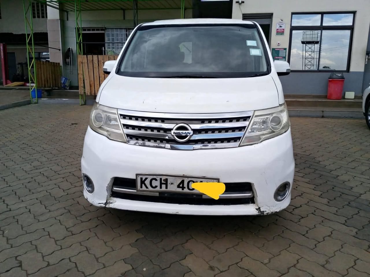 nissan serena