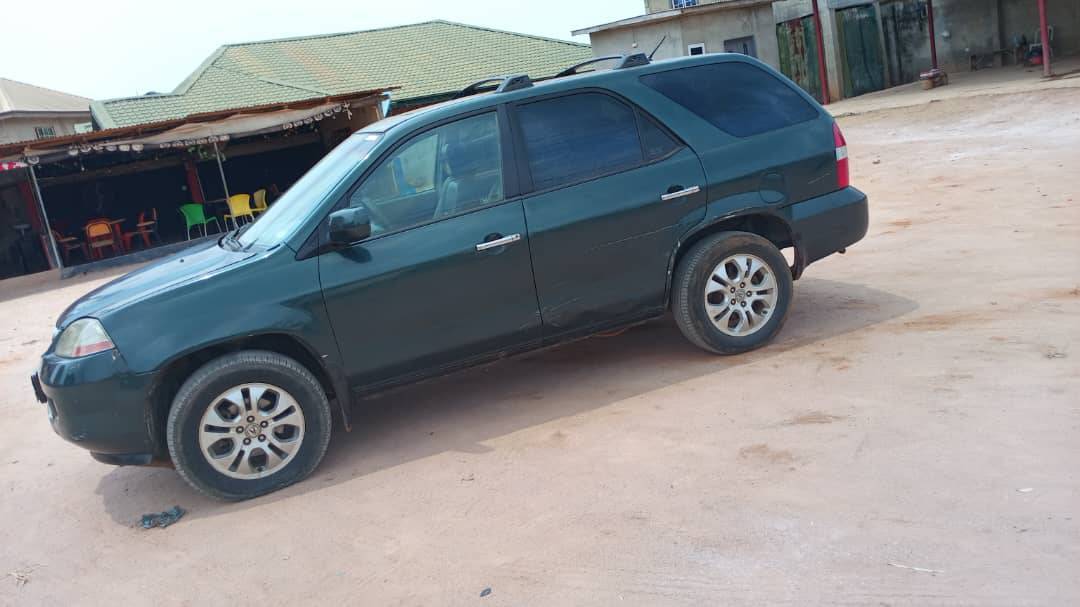 A picture of Accura MDX 05