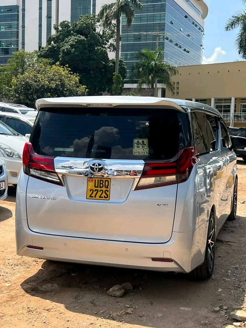 A picture of TOYOTA ALPHARD EXECUTIVE