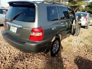 A picture of Few month used 3 seater Toyota highlander Firstbody pan 2005