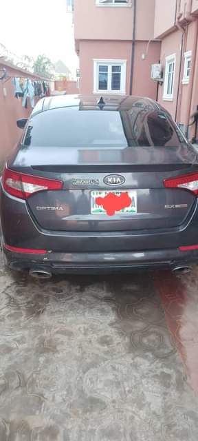 A picture of 4cylinder alloy rim 2012 model Gray color everything working perfectly