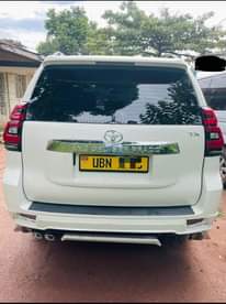 A picture of Land cruiser 2018 model at 120m