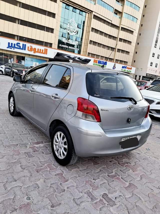 A picture of TOYOTA YARIS MODEL 2011 GCC full automatic family Use car