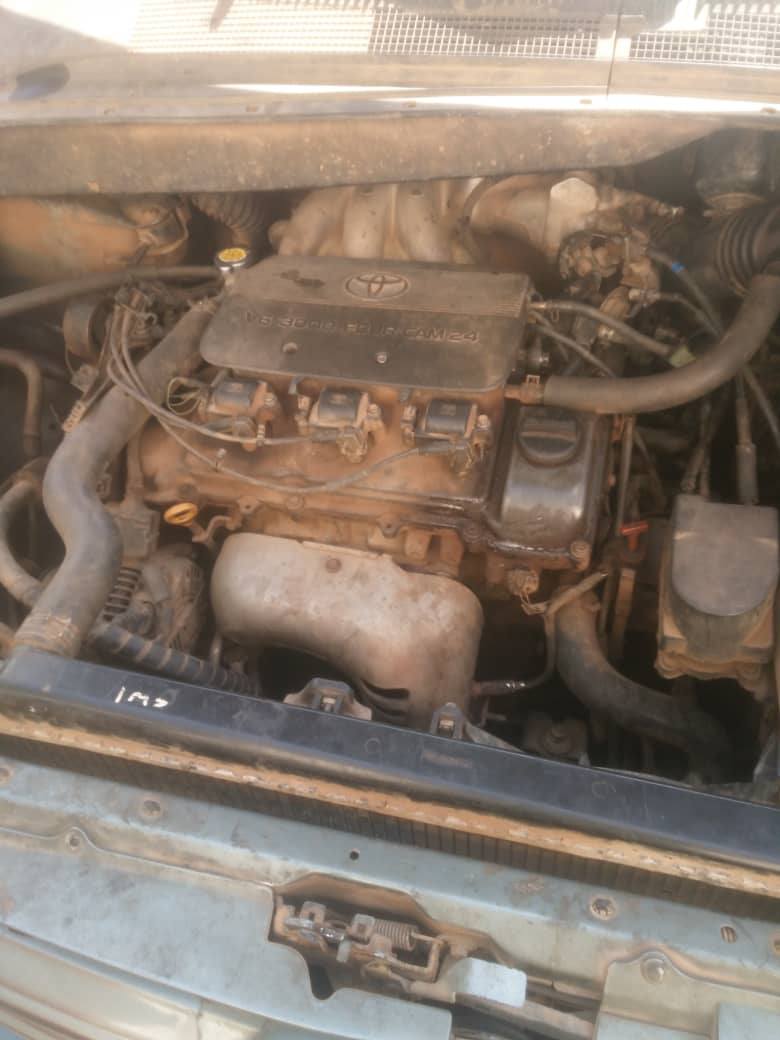 A picture of Toyota sienna 1999 model