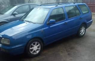 A picture of Very Neat Volkwagen Golf3 Wagon blue