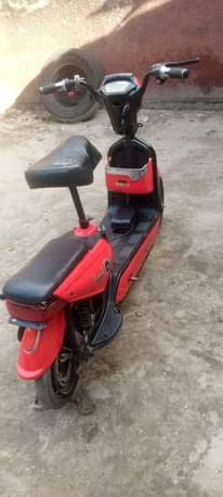A picture of Electrical bike bado ipo ubovu wake matairi na betri nichek