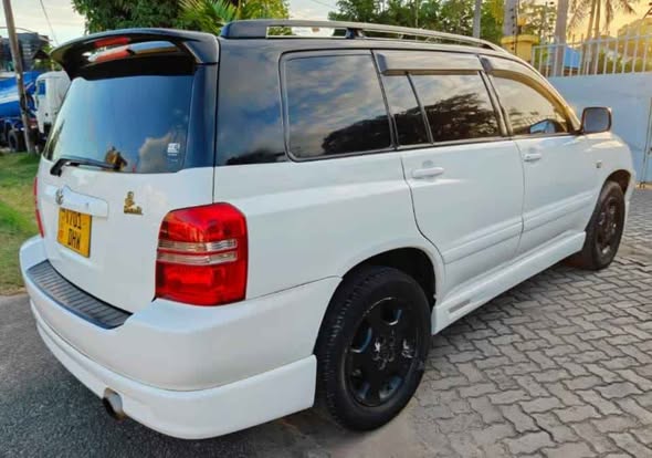 A picture of TOYOTA KLUGGER
