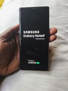 A picture of Samsung note 9