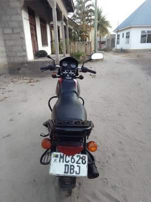 A picture of Boxer X 125