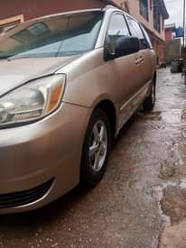 A picture of Nigerian Used TOYOTA SIENNA 2005 Model OVEN BAKED ON FIRST
