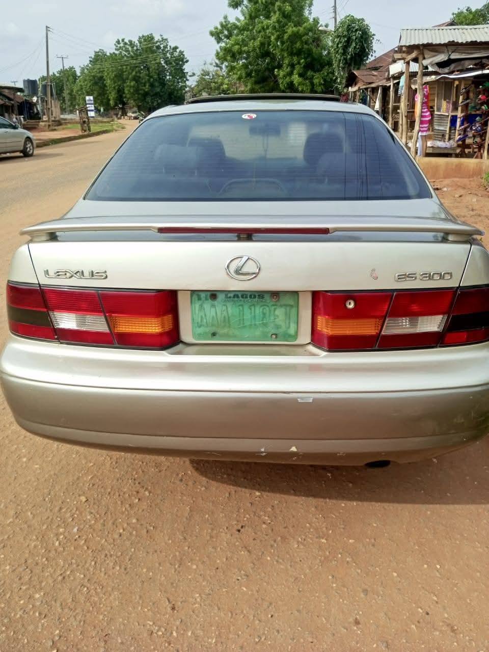 A picture of Working perfectly Lexus es 300 Call or WhatsApp 07034936262