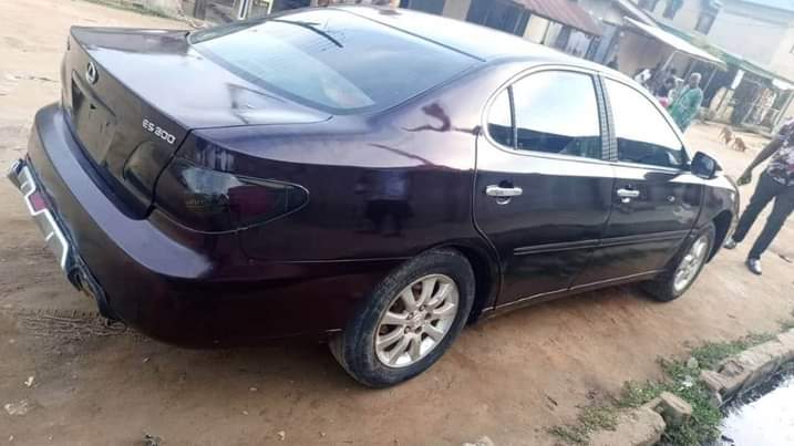 A picture of Lexus Es 300