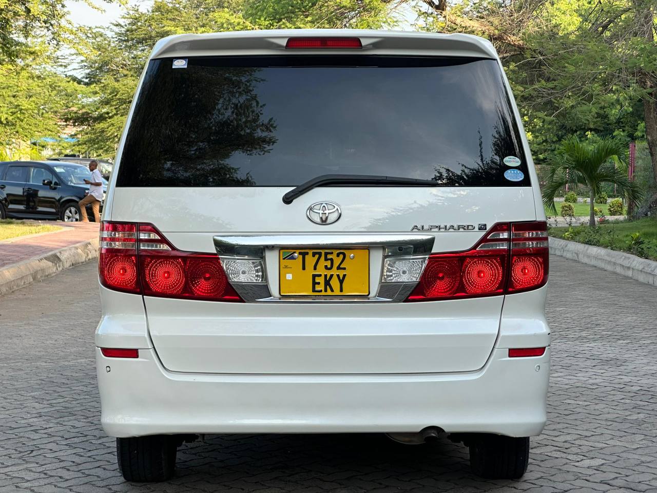 A picture of Toyota Alphard on sale EKY