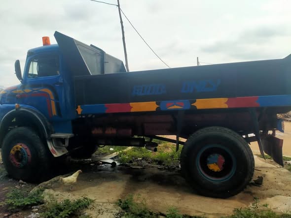 A picture of 911 tipper Neatly used buy and drive nothing to fix