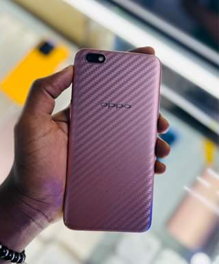 A picture of OPPO A77