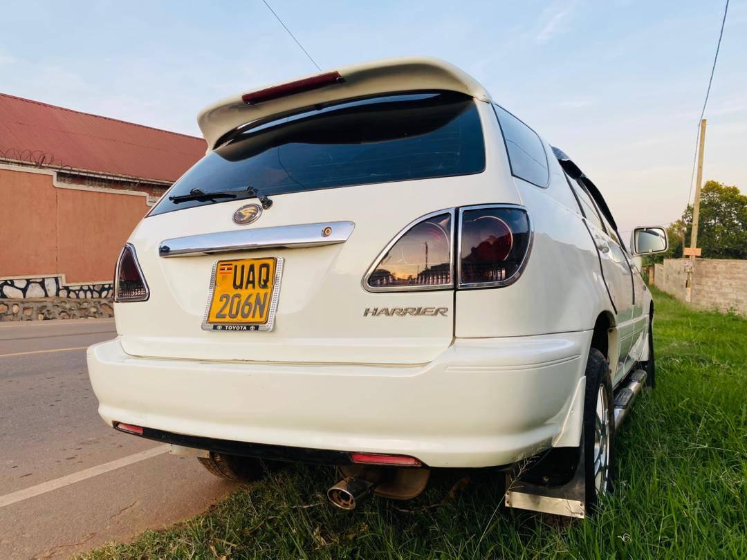 A picture of Toyota Harrier