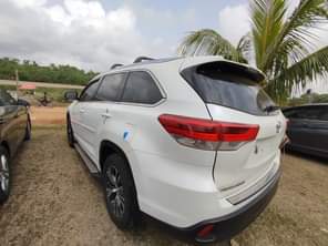 A picture of Belgium 2017 Toyota Highlander with this year original custom duty