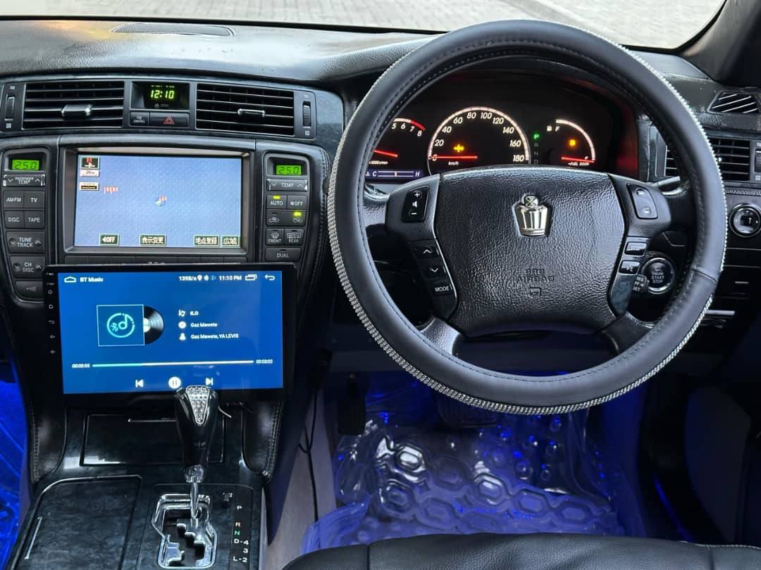 A picture of TOYOTA CROWN ATHLETE 