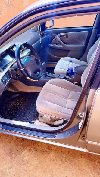 A picture of Toyota Camry 2 2