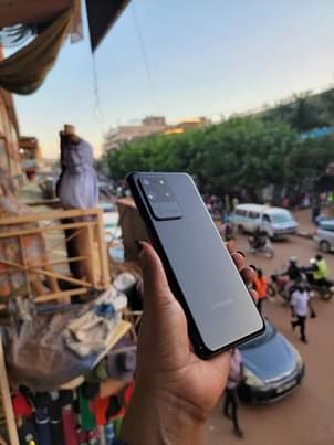 A picture of Samsung galaxy S20ultra 128GB