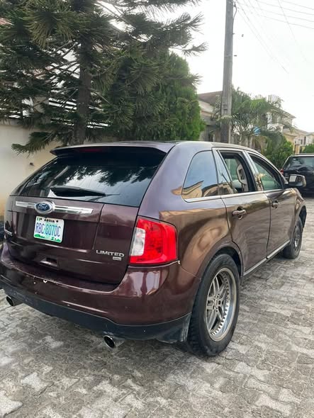A picture of 2012 Ford Edge Double Parno
