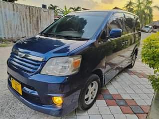 A picture of Toyota Noah new