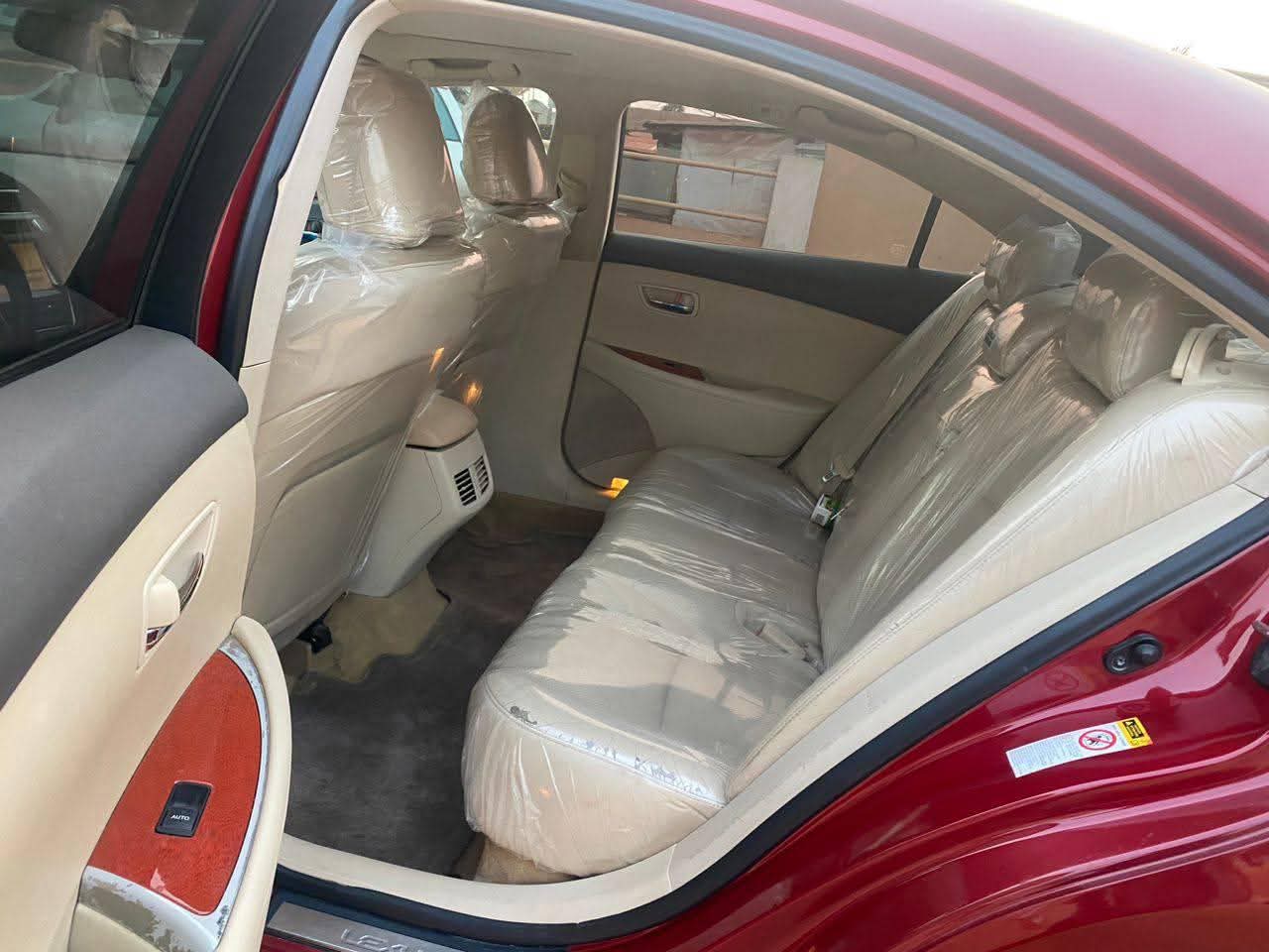 A picture of Es350 Lexus 2011 model