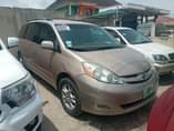 A picture of Toyota sienna 2008 Engine Ac Gear Pure first body Good