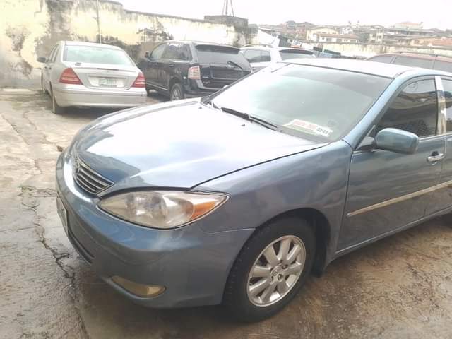 A picture of Very good car with good engine and gear painted on
