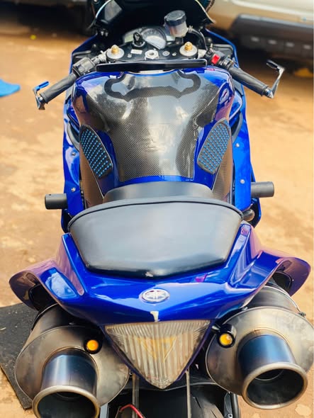 A picture of Yamaha r1 0703818420