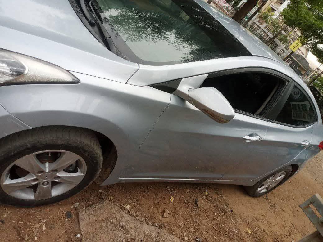A picture of Hyundai Elantra 2013