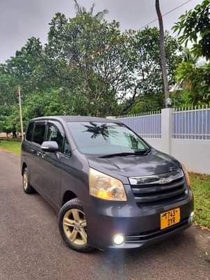 A picture of Toyota noah