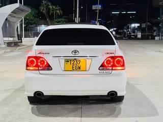 A picture of Crown Recently registered Sunroof