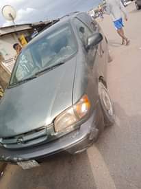 A picture of 2000 Toyota sienna packed for long pure firstbody untouched Engine