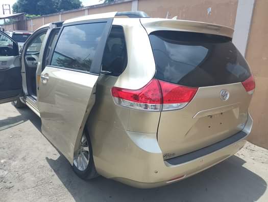 A picture of 2012 Toyota sienna tokumbo XLE Price 18m Location Amuwo odofin