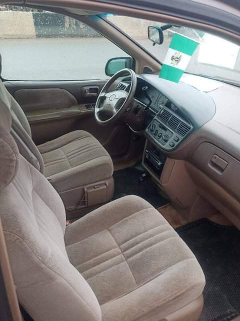 A picture of 2005 Yoyota sienna 2005