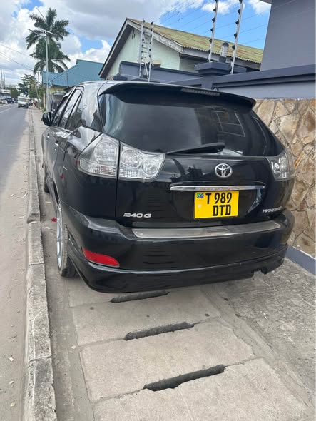A picture of Toyota harrier new Cc2400 Milion 21 8 Ya 2007 Full