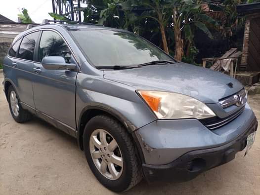 A picture of Honda CRV Pure first body with silent Engine and smooth