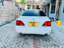 A picture of TOYOTA CROWN