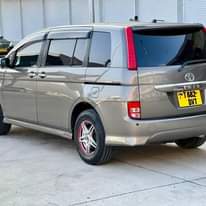 A picture of Toyota isis price 12 5M