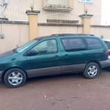 A picture of Toyota Sienna 2000