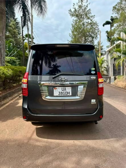 A picture of Toyota noah