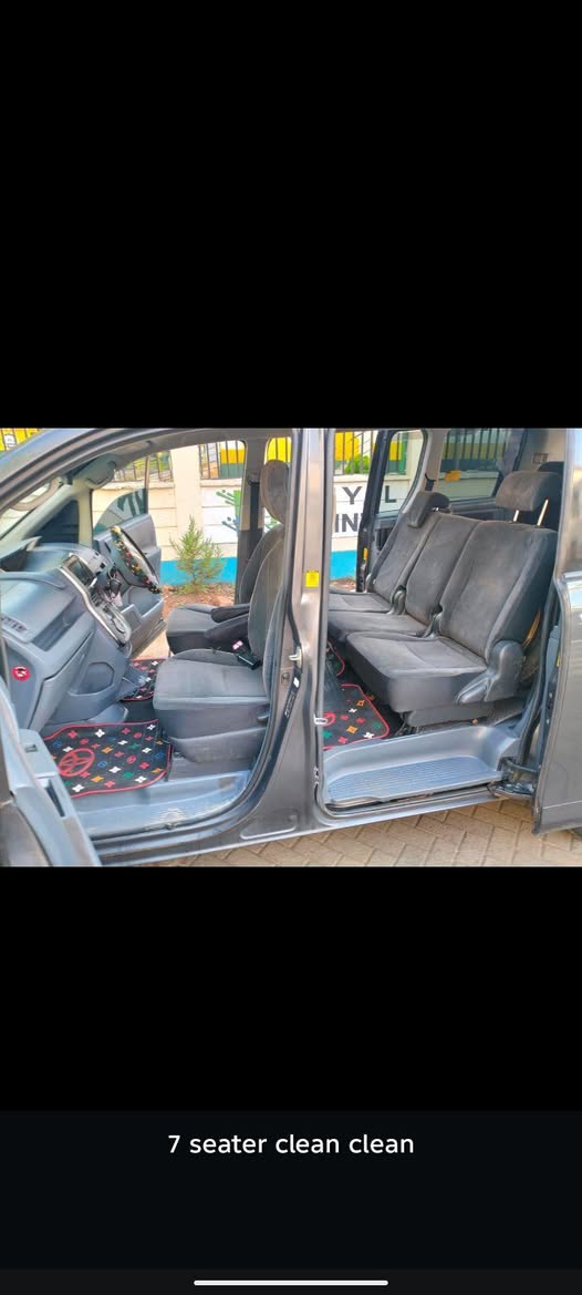 A picture of 2009 Toyota noah