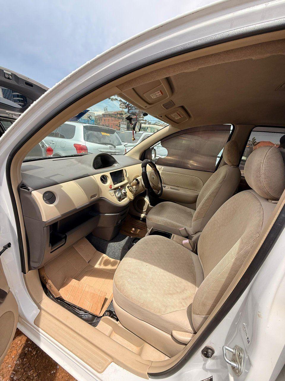 A picture of 2007 Toyota Sienta 2007