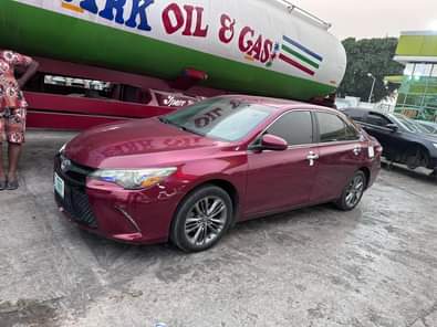 A picture of Sweet 2015 Camry XSE with stunning suede interior reverse camera