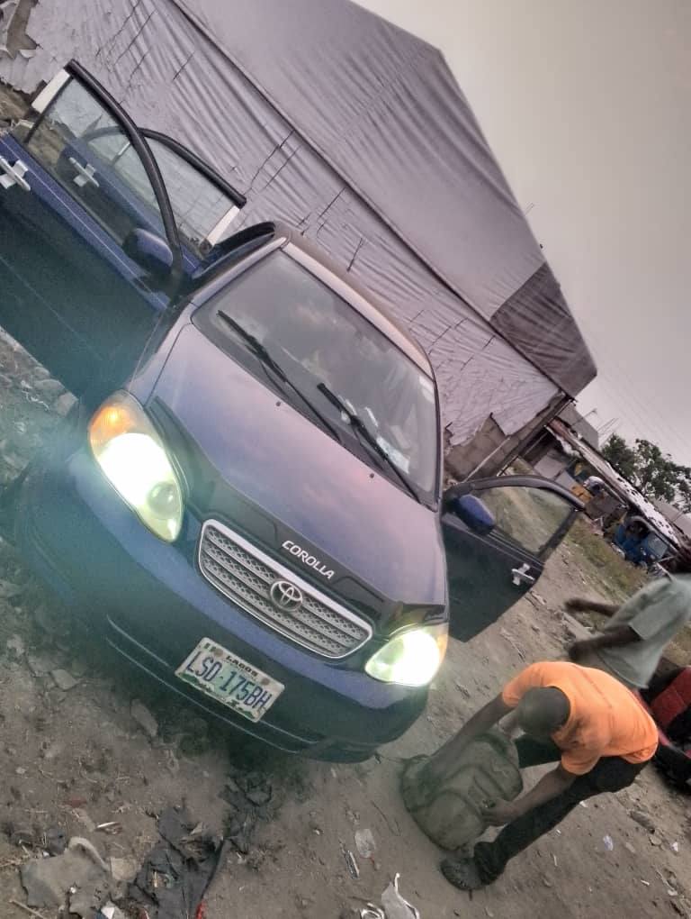 A picture of Toyota Corolla 04 model 07059026393