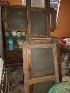 A picture of madirisha ya mbao kioo